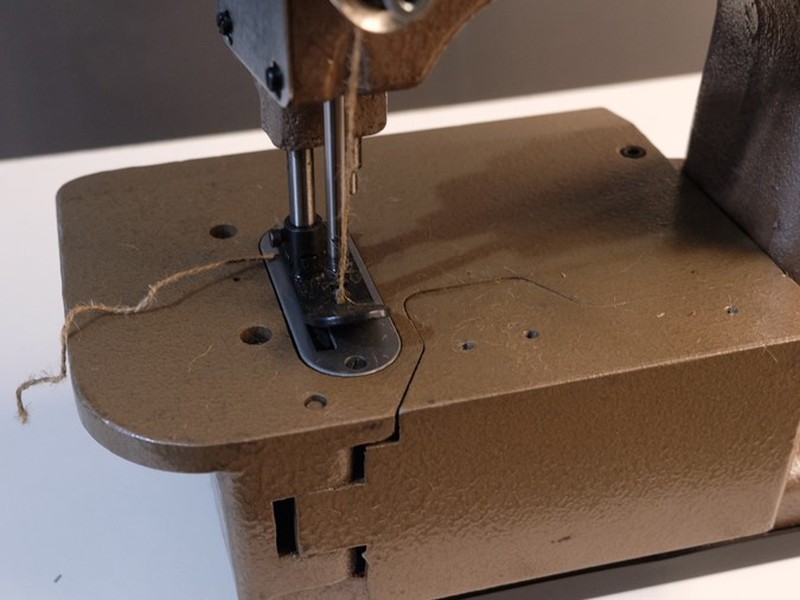 Single thread chain stitch Single thread chain stitch